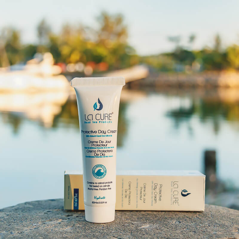 La Cure Dead Sea Protective Day Cream, It helps purify and nourish the skin, leaving it healthy, silky and smooth (2.03fl oz)
