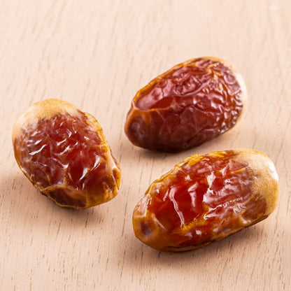 Sagee Dates Royal 2.2 LB - Exquisite, Multi-Hued Delight from Saudi Arabia | Unique Flavor Profile | Perfect for Gifting and Snacking