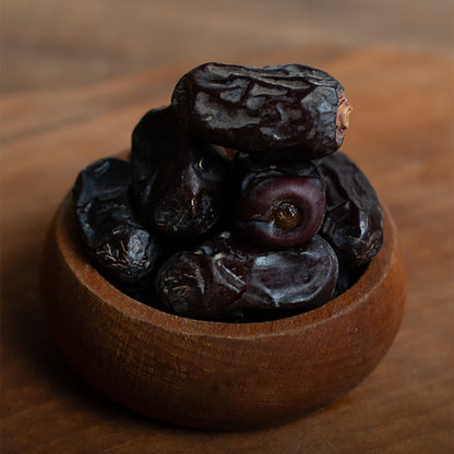 Safawi Dates Royal  2.2LB - Premium Quality from Al-Madinah Al Munawwarah | Superfood with Rich Nutrients | Ideal for Ramadan Fasting and Culinary Creations