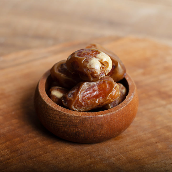 Sagee Dates Royal 2.2 LB - Exquisite, Multi-Hued Delight from Saudi Arabia | Unique Flavor Profile | Perfect for Gifting and Snacking