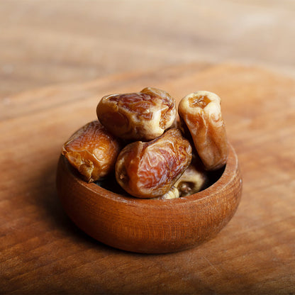 Sagee Dates Royal 2.2 LB - Exquisite, Multi-Hued Delight from Saudi Arabia | Unique Flavor Profile | Perfect for Gifting and Snacking